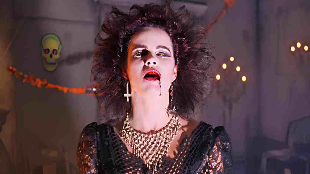Night of the Demons Turned a Halloween Party in a Cursed Funeral Parlor into a Cult Classic