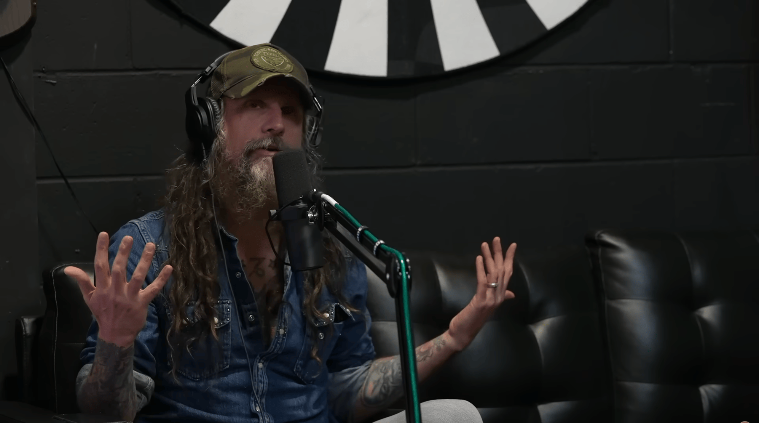 Rob Zombie speaking on the Howie Mandel Does Stuff podcast