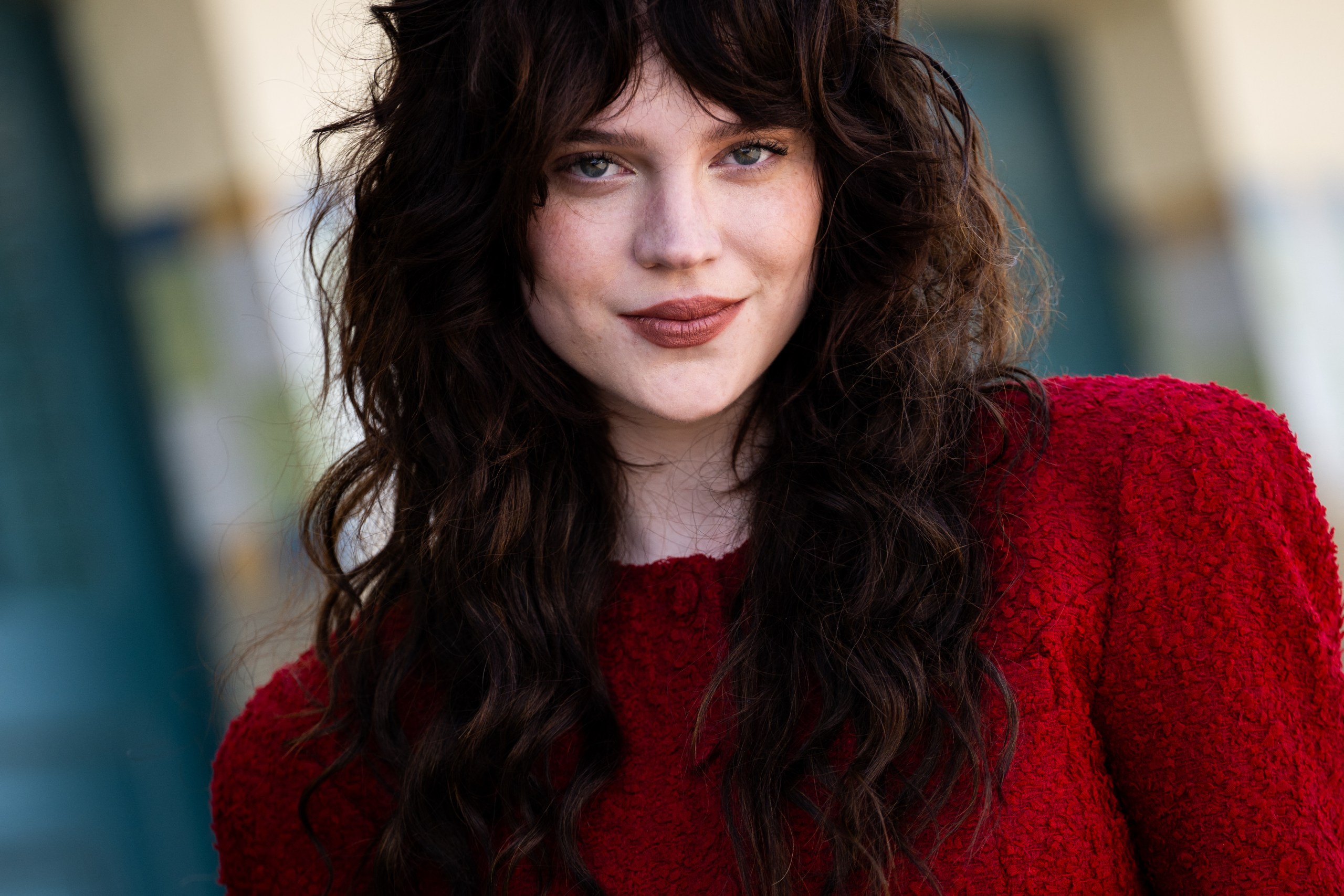 Sophie Thatcher posing at a photocall during the Deauville American Film Festival in France